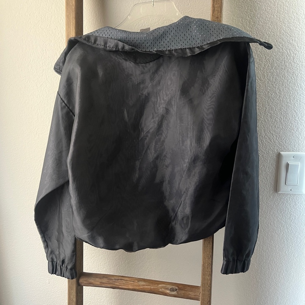 NWOT Champion - women’s black windbreaker size XS - Picture 2 of 5